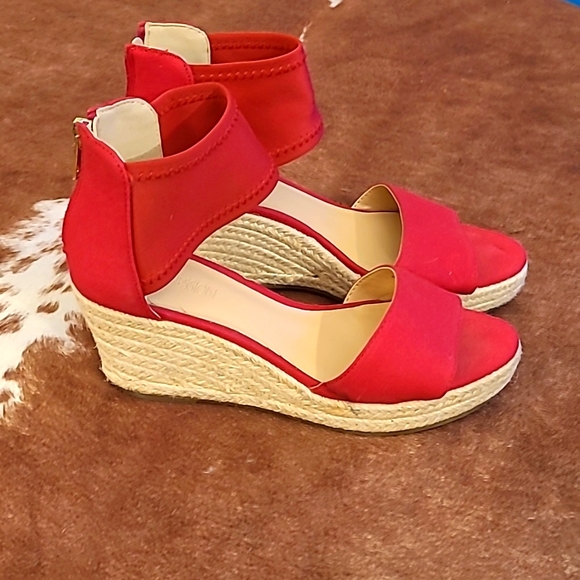 ⭐ Red Wedge Espadrilles / Heels With Zipper and Stretch Ankle Support Size 6 - Picture 3 of 10